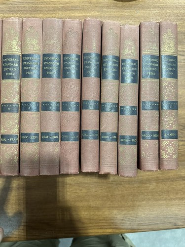 The Universal Standard Encyclopedia (Funk & Wangalls) Set 1-25 and 1959 Yearbook