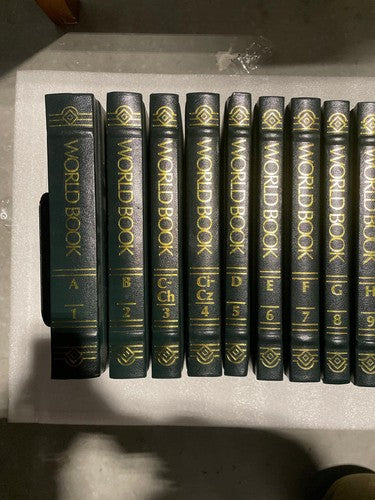 The World Book 1996 22 Volumes W/ Dictionary & '97 Year Book