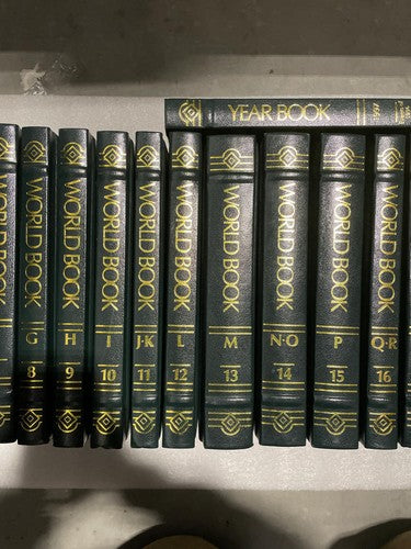 The World Book 1996 22 Volumes W/ Dictionary & '97 Year Book