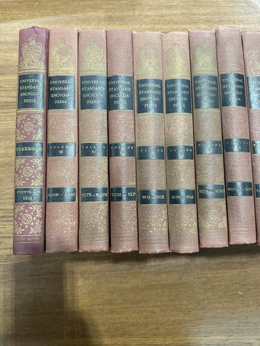 The Universal Standard Encyclopedia (Funk & Wangalls) Set 1-25 and 1959 Yearbook