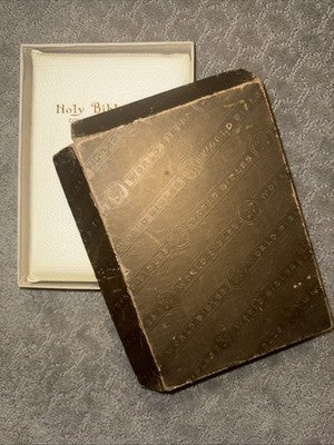 Vintage 1945 World Bible  King James Version Concordance Zipper White Amber