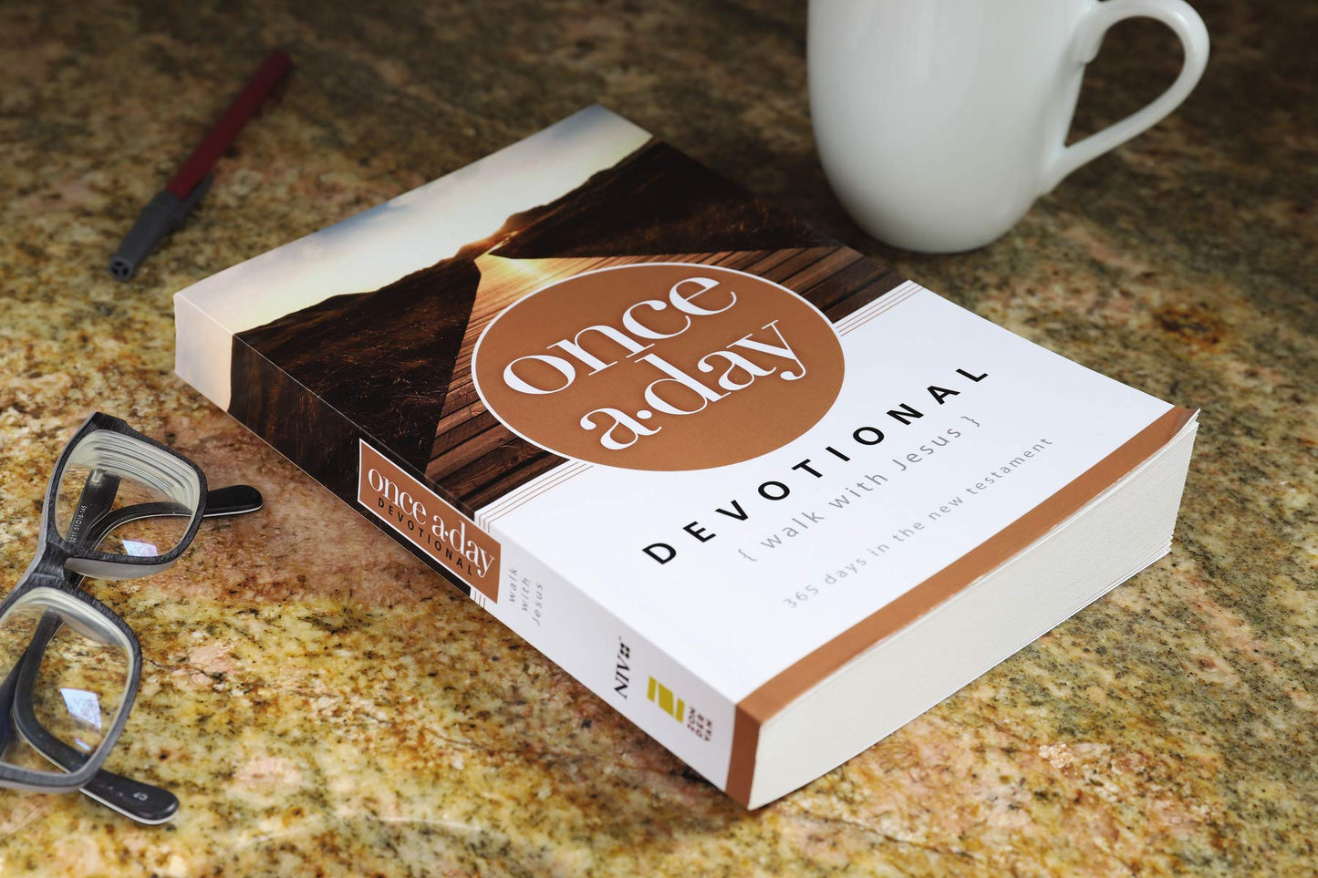 NIV, Once-A-Day Walk with Jesus Devotional, Paperback: 365 Days in the New - Good